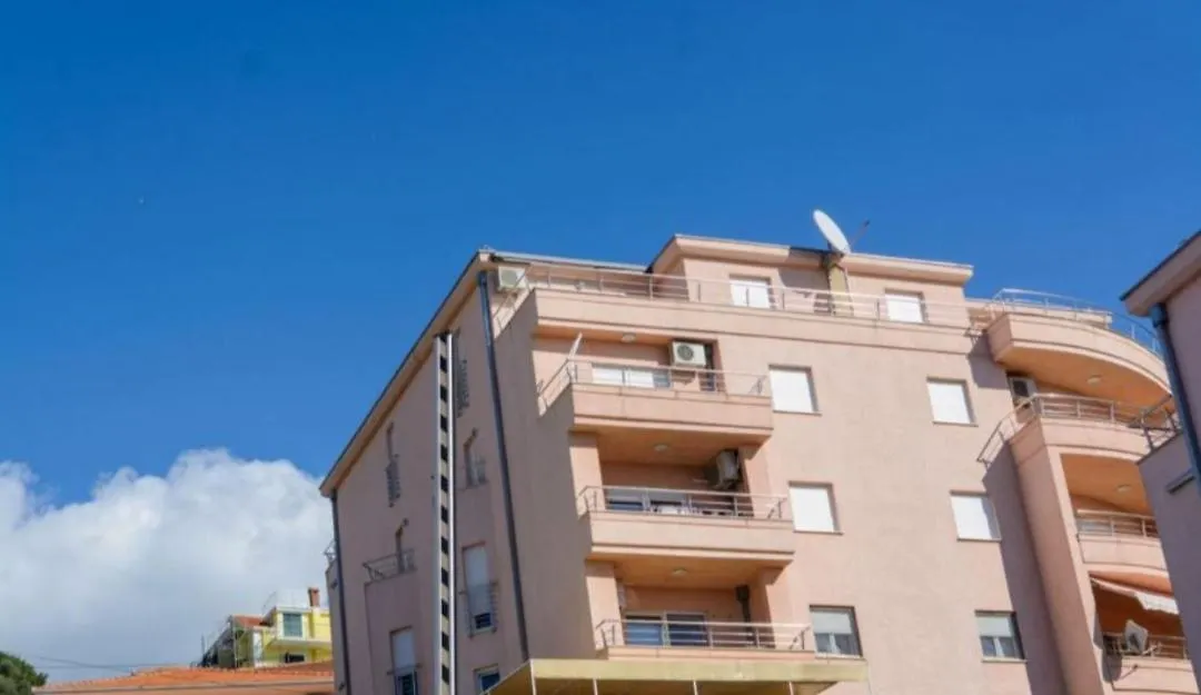 트로기르 Apartman Orlica 아파트