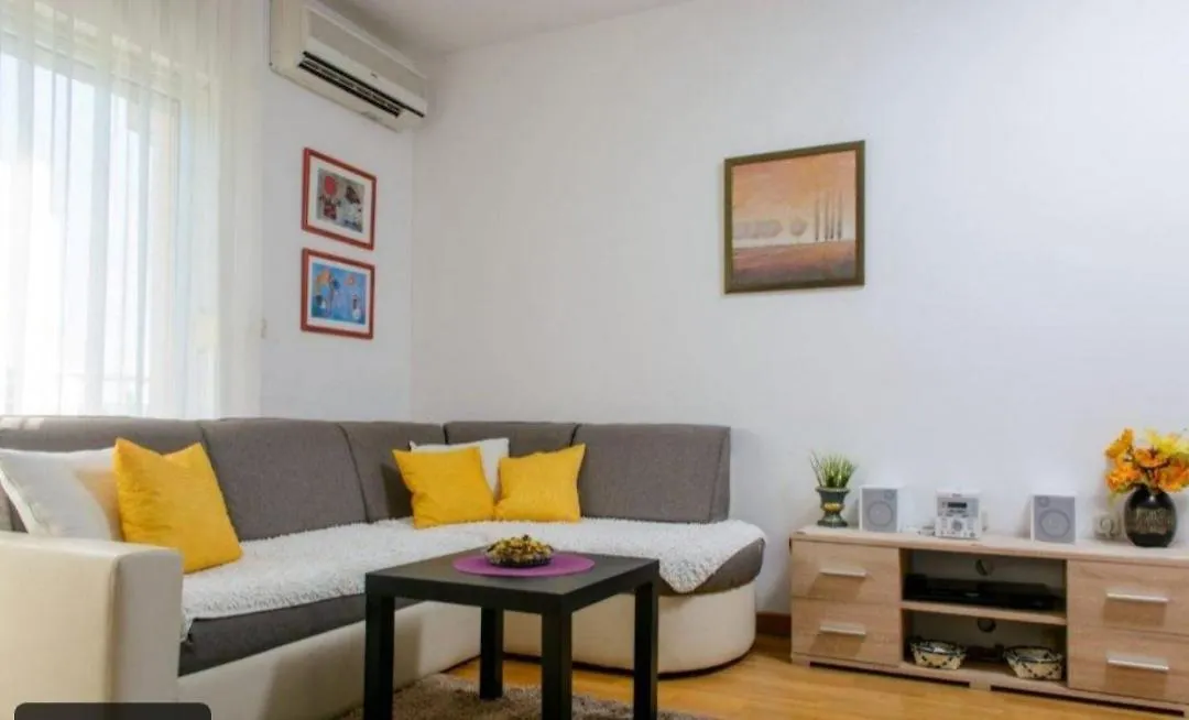 트로기르 Apartman Orlica 아파트