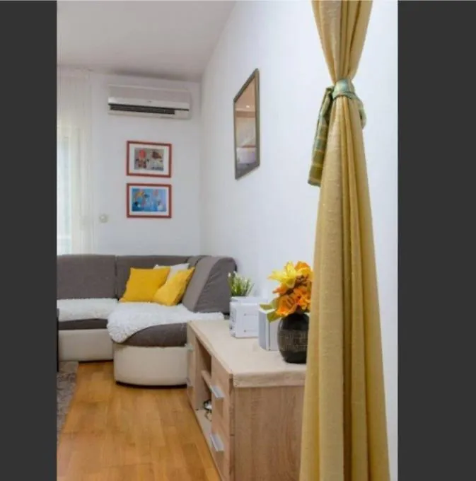 트로기르 Apartman Orlica 아파트